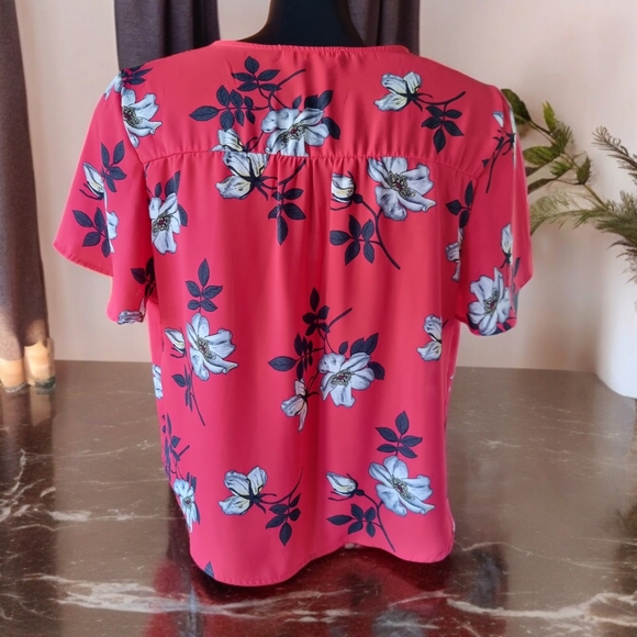 Urban Romantics Elegant Red Floral Front Tie Blouse - Picture 3 of 7